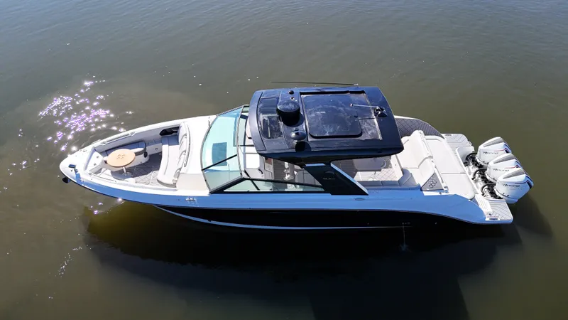 Slide: The Image of Sea Ray 400 SLXRE 2021 - 11