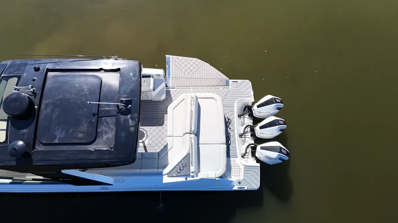 Slide: The Image of Sea Ray 400 SLXRE 2021 - 12