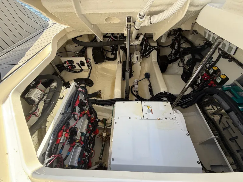 Slide: The Image of Sea Ray 400 SLXRE 2021 - 16