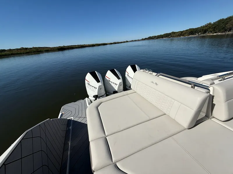 Slide: The Image of Sea Ray 400 SLXRE 2021 - 19