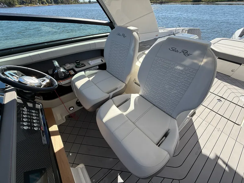 Slide: The Image of Sea Ray 400 SLXRE 2021 - 28