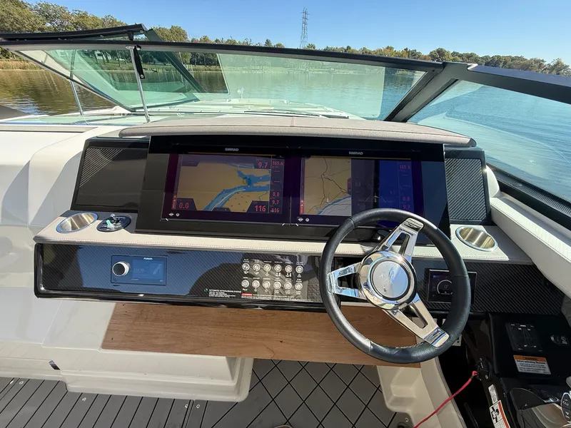 Slide: The Image of Sea Ray 400 SLXRE 2021 - 30