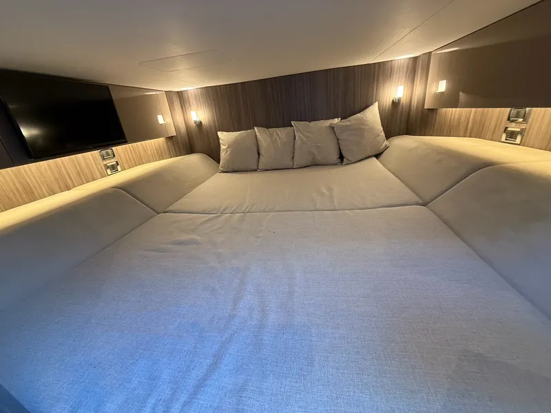 Slide: The Image of Sea Ray 400 SLXRE 2021 - 35