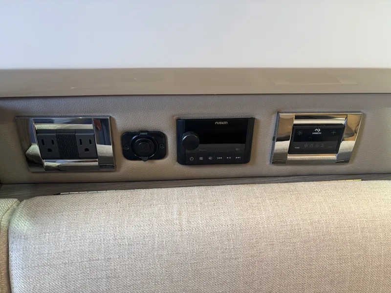 Slide: The Image of Sea Ray 400 SLXRE 2021 - 39