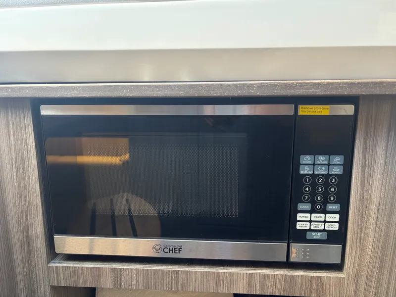 Slide: The Image of Sea Ray 400 SLXRE 2021 - 41