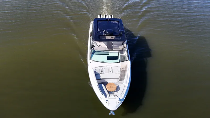 Slide: The Image of Sea Ray 400 SLXRE 2021 - 6