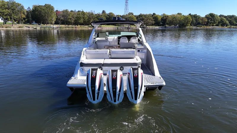 Slide: The Image of Sea Ray 400 SLXRE 2021 - 9