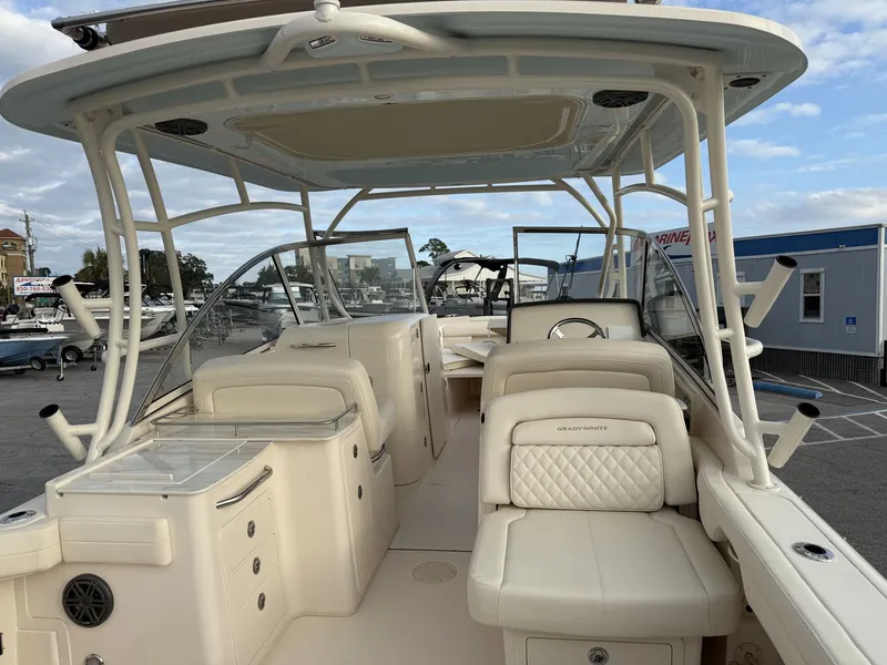 Slide: The Image of Grady-White Freedom 285 2026 - 14