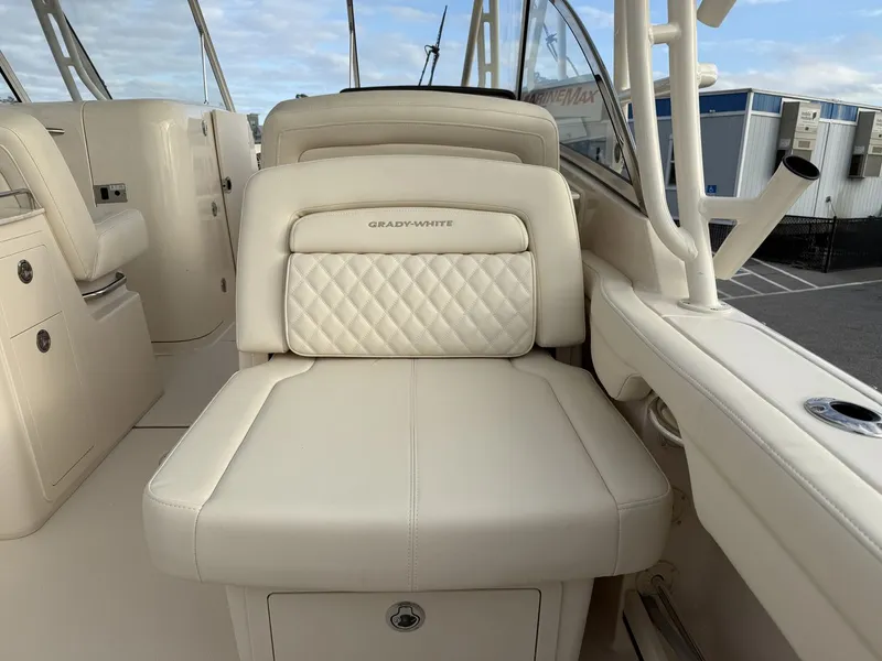 Slide: The Image of Grady-White Freedom 285 2026 - 15