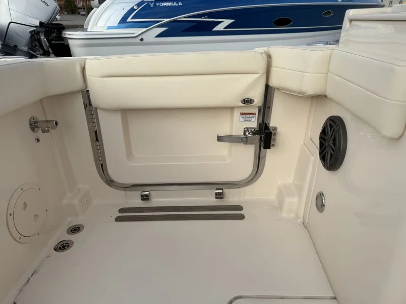 Slide: The Image of Grady-White Freedom 285 2026 - 18