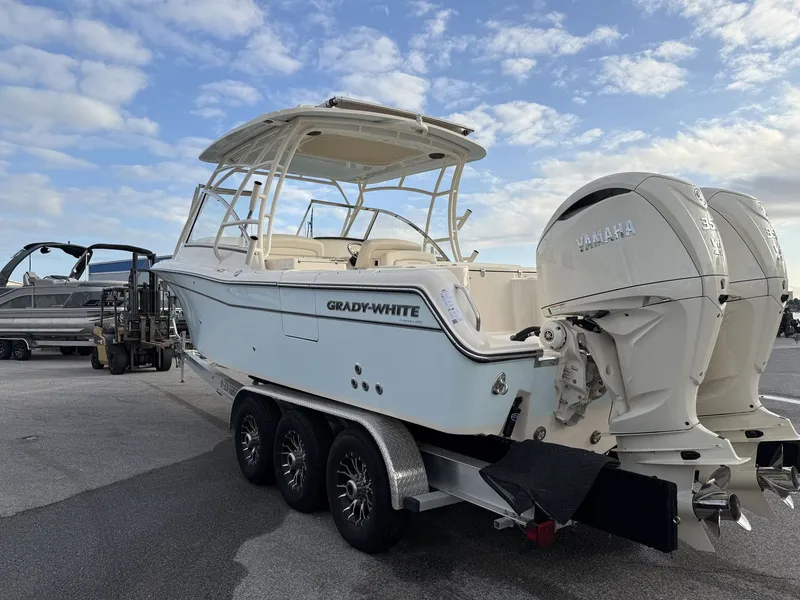 Slide: The Image of Grady-White Freedom 285 2026 - 2