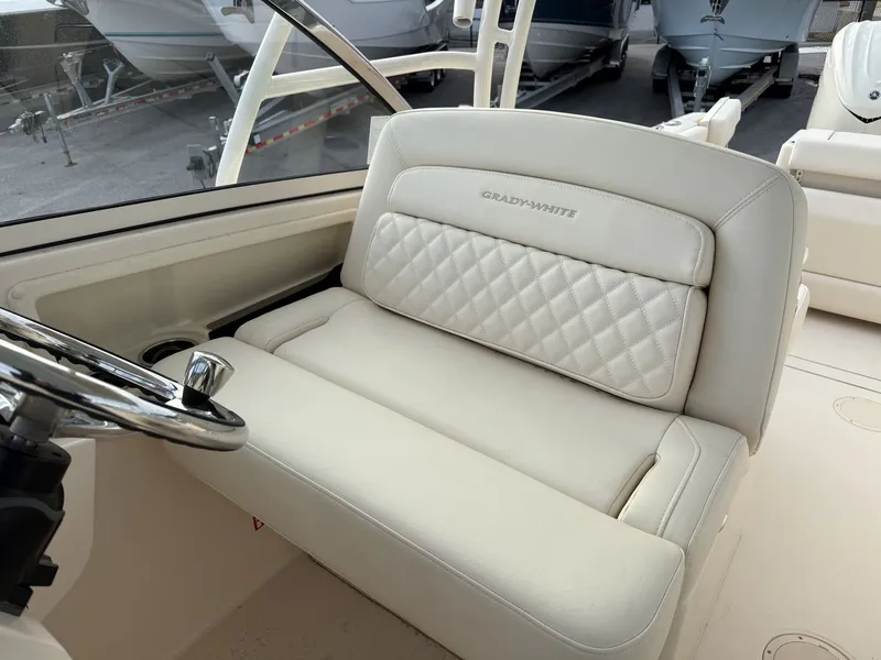 Slide: The Image of Grady-White Freedom 285 2026 - 27