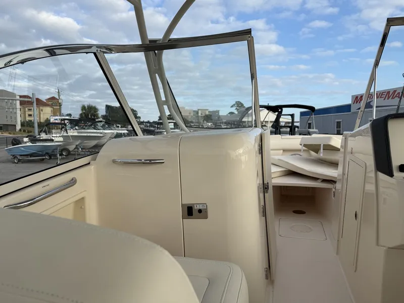 Slide: The Image of Grady-White Freedom 285 2026 - 29