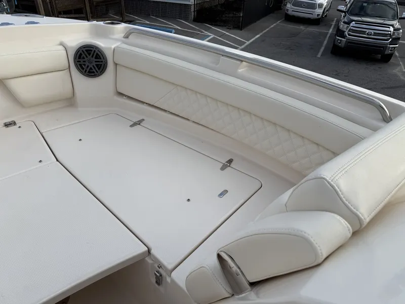 Slide: The Image of Grady-White Freedom 285 2026 - 31