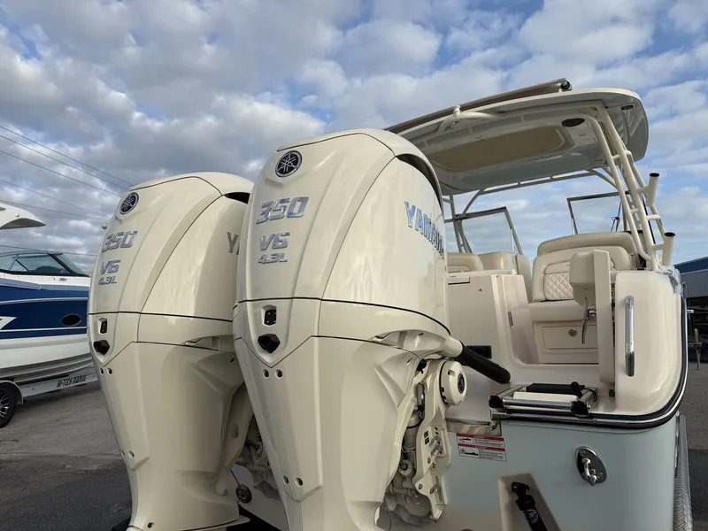 Slide: The Image of Grady-White Freedom 285 2026 - 8