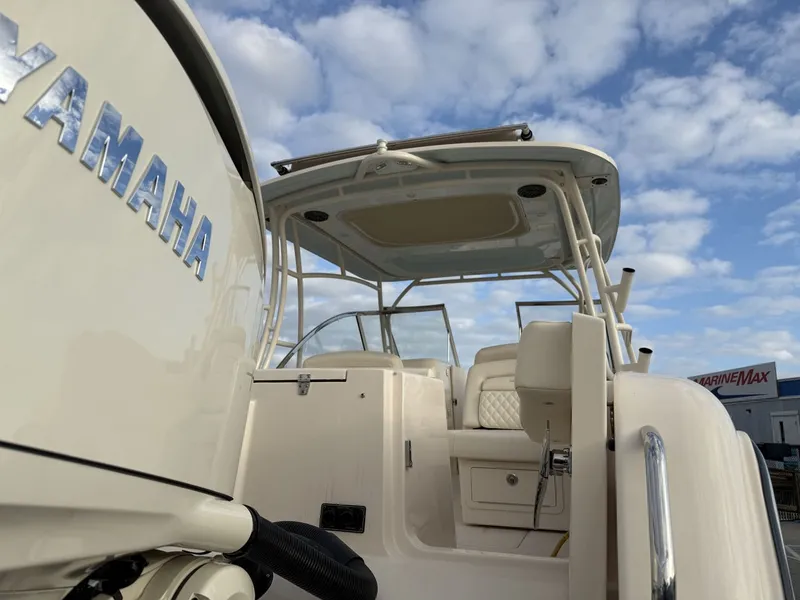 Slide: The Image of Grady-White Freedom 285 2026 - 9