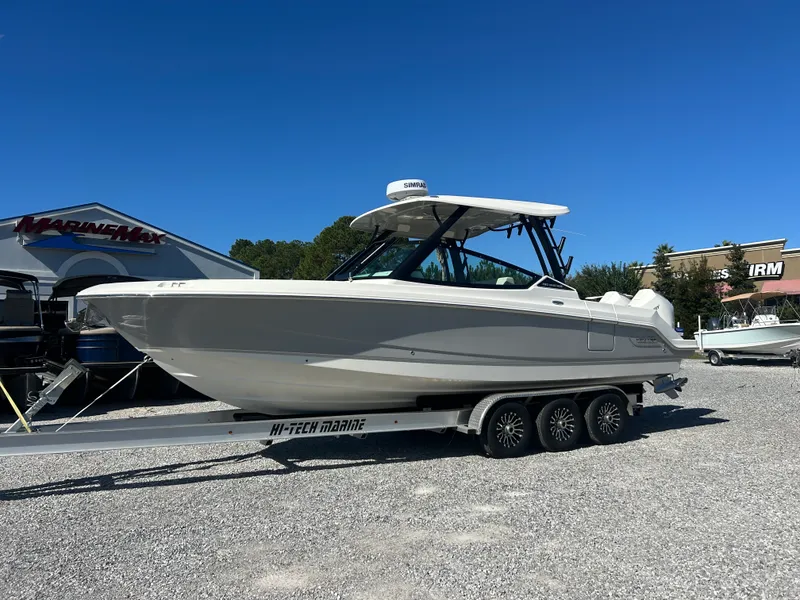 Slide: The Image of Boston Whaler 280 Vantage 2026 - 2