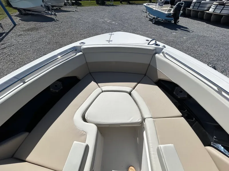 Slide: The Image of Boston Whaler 280 Vantage 2026 - 26