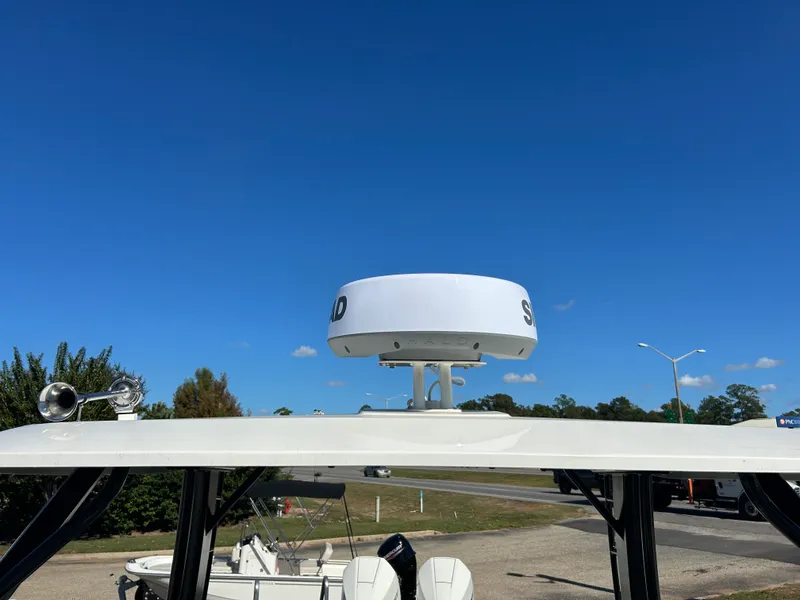 Slide: The Image of Boston Whaler 280 Vantage 2026 - 30