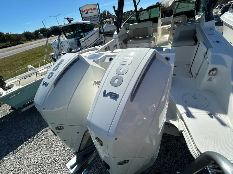 Slide: The Image of Boston Whaler 280 Vantage 2026 - 6