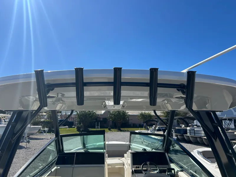 Slide: The Image of Boston Whaler 280 Vantage 2026 - 8