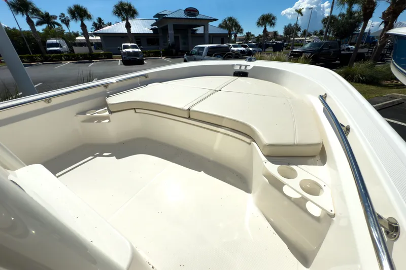 Slide: The Image of Boston Whaler 190 Montauk 2026 - 12