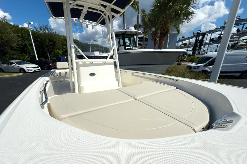 Slide: The Image of Boston Whaler 190 Montauk 2026 - 13