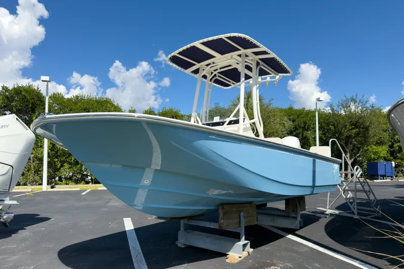 Slide: The Image of Boston Whaler 190 Montauk 2026 - 2