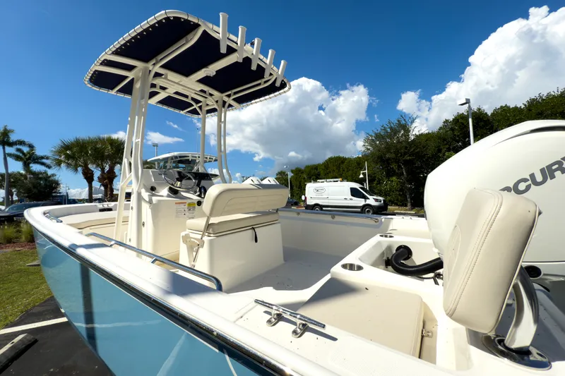 Slide: The Image of Boston Whaler 190 Montauk 2026 - 5