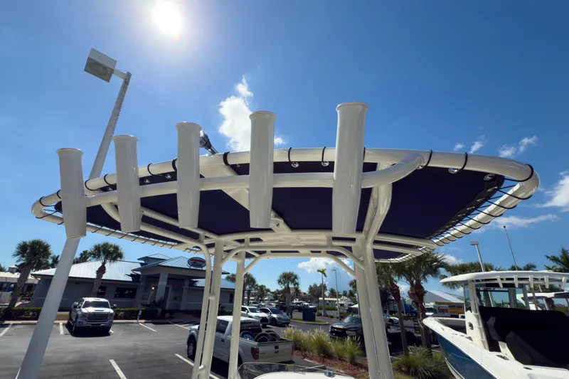 Slide: The Image of Boston Whaler 190 Montauk 2026 - 7