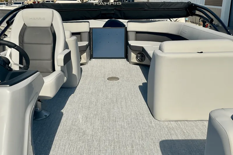 Slide: The Image of Harris 230 Cruiser 2025 - 10