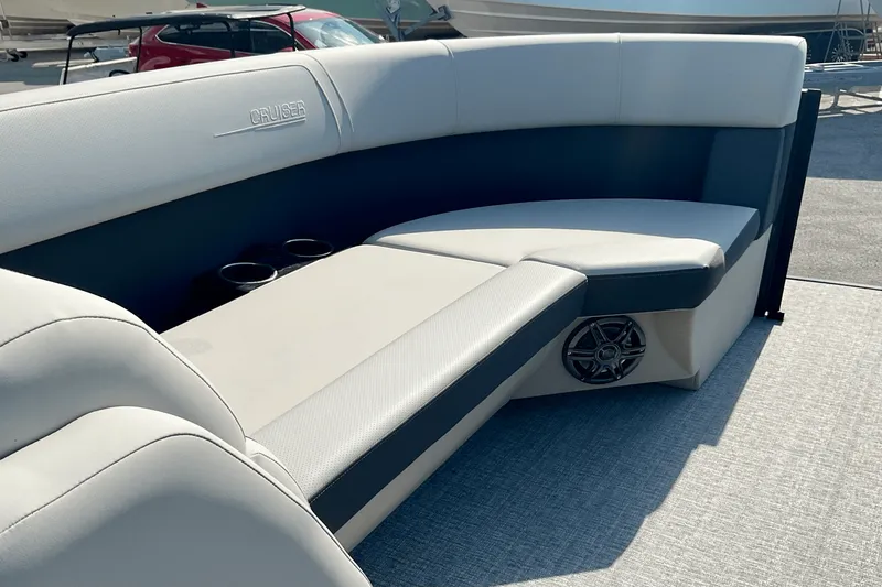 Slide: The Image of Harris 230 Cruiser 2025 - 13