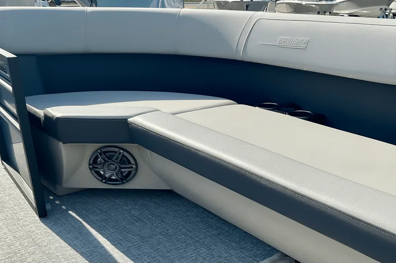 Slide: The Image of Harris 230 Cruiser 2025 - 14