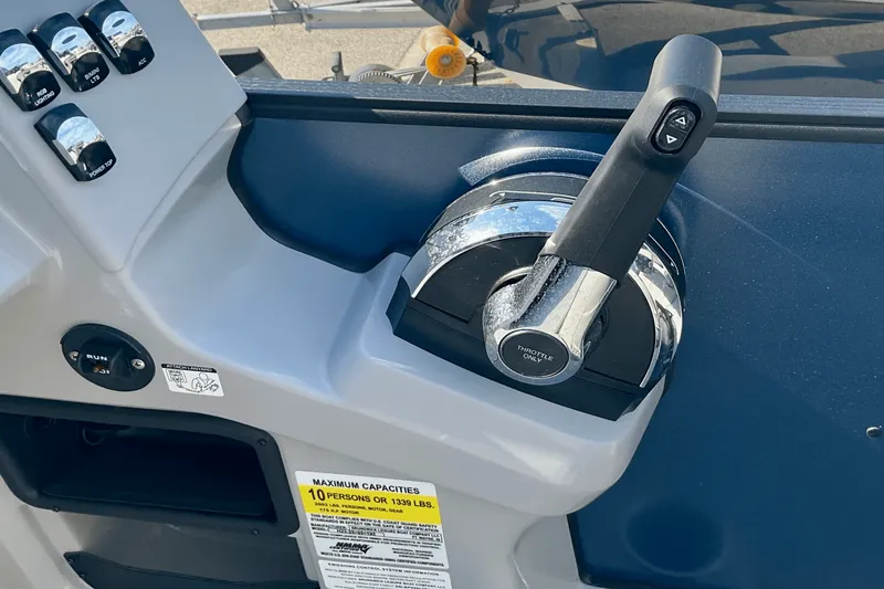 Slide: The Image of Harris 230 Cruiser 2025 - 16