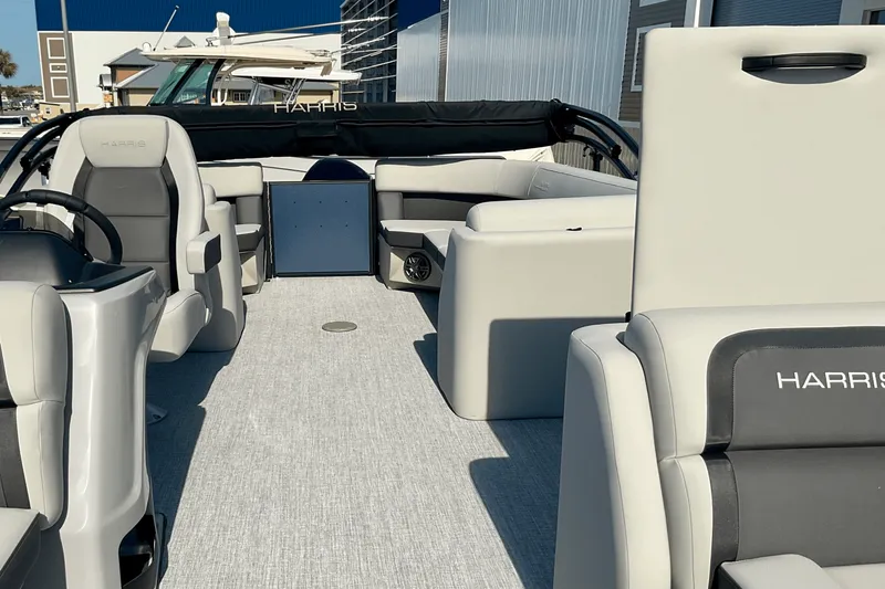 Slide: The Image of Harris 230 Cruiser 2025 - 17