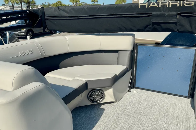 Slide: The Image of Harris 230 Cruiser 2025 - 19