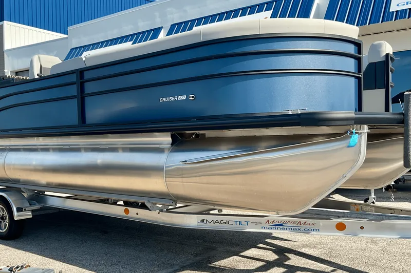 Slide: The Image of Harris 230 Cruiser 2025 - 3