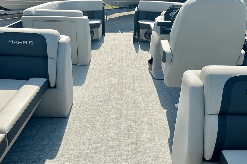 Slide: The Image of Harris 230 Cruiser 2025 - 6