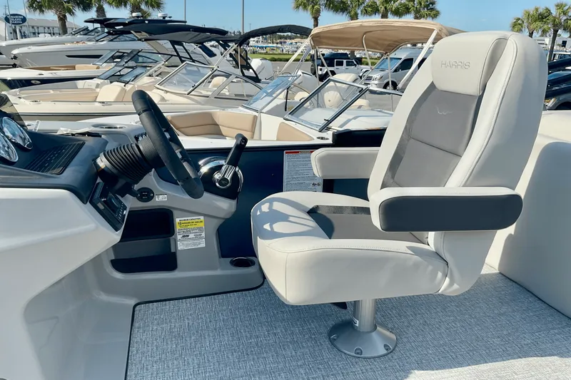 Slide: The Image of Harris 230 Cruiser 2025 - 8