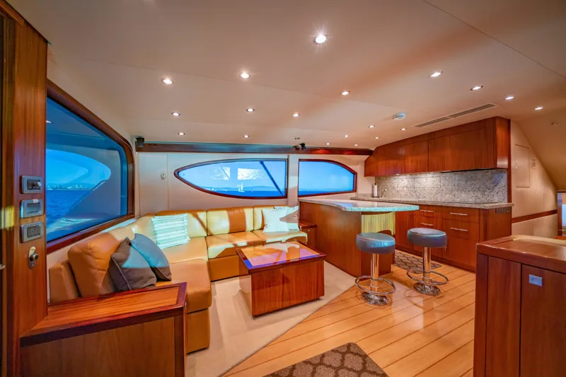 Slide: The Image of Hatteras 60 Convertible 2010 - 17