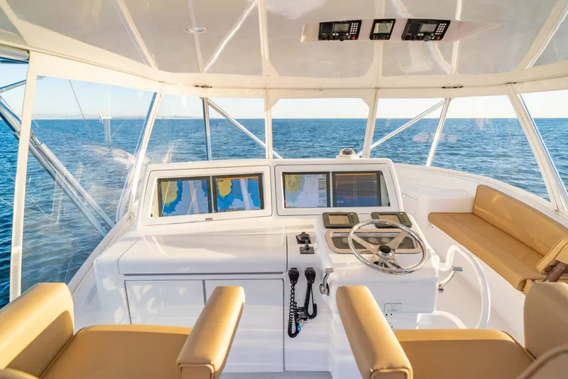 Slide: The Image of Hatteras 60 Convertible 2010 - 33