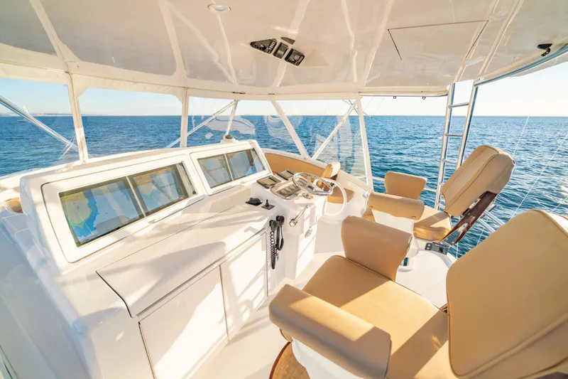 Slide: The Image of Hatteras 60 Convertible 2010 - 34