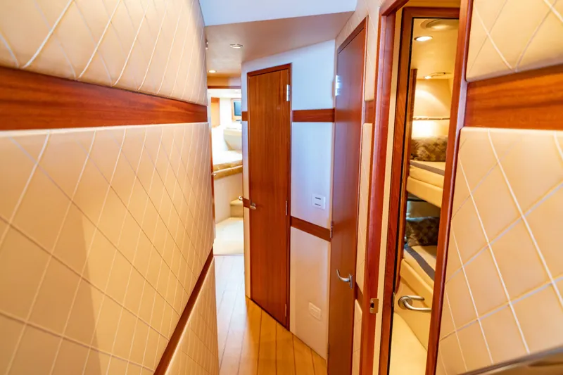 Slide: The Image of Hatteras 60 Convertible 2010 - 22