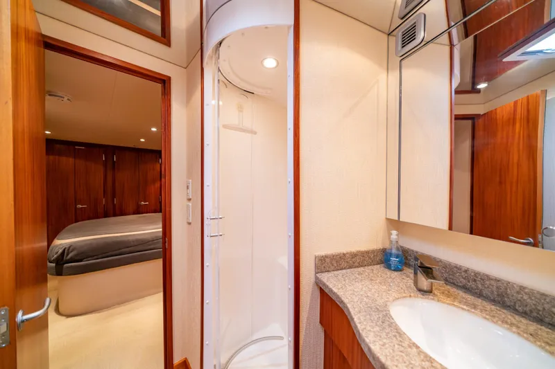 Slide: The Image of Hatteras 60 Convertible 2010 - 25