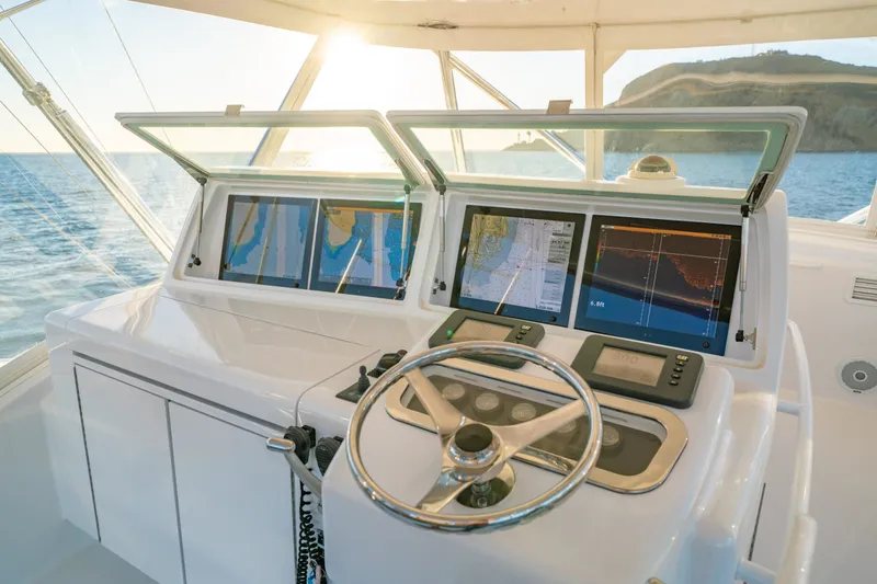Slide: The Image of Hatteras 60 Convertible 2010 - 32