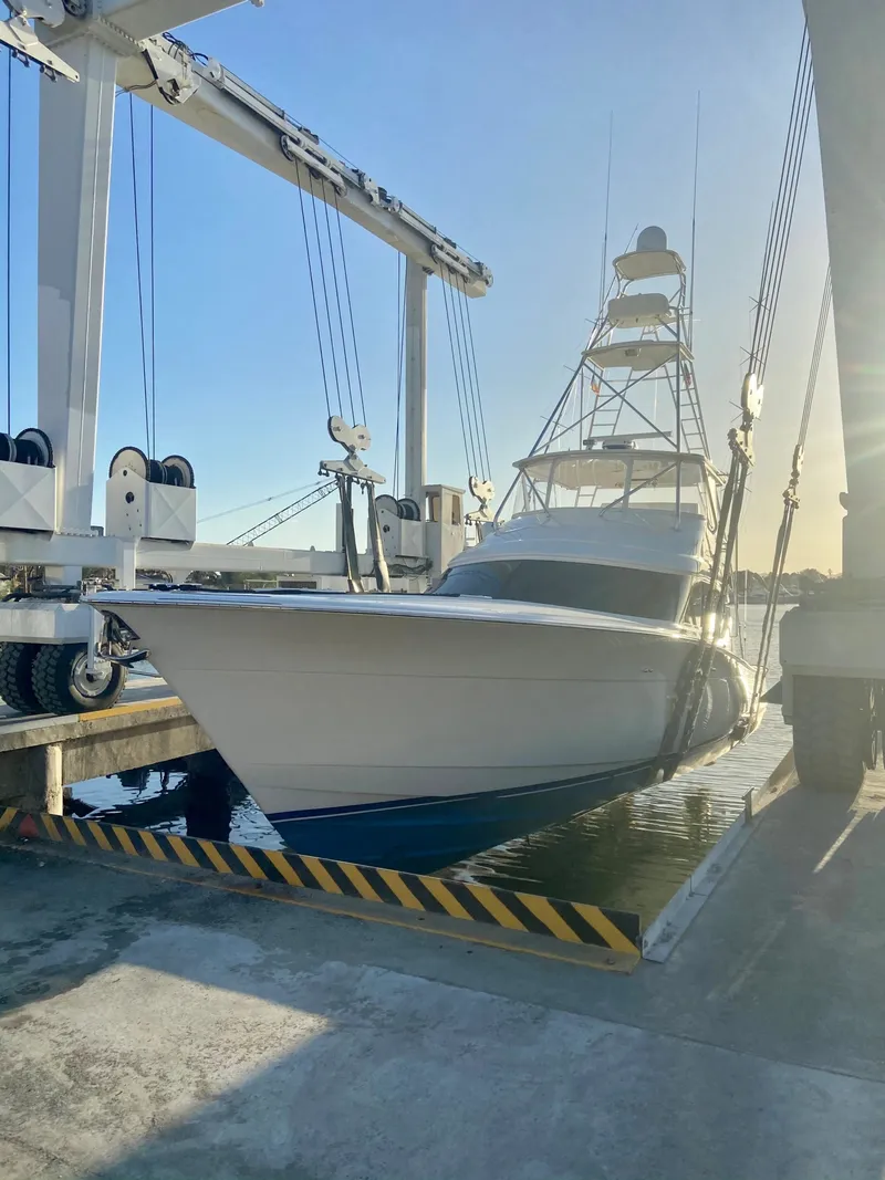 Slide: The Image of Hatteras 60 Convertible 2010 - 22