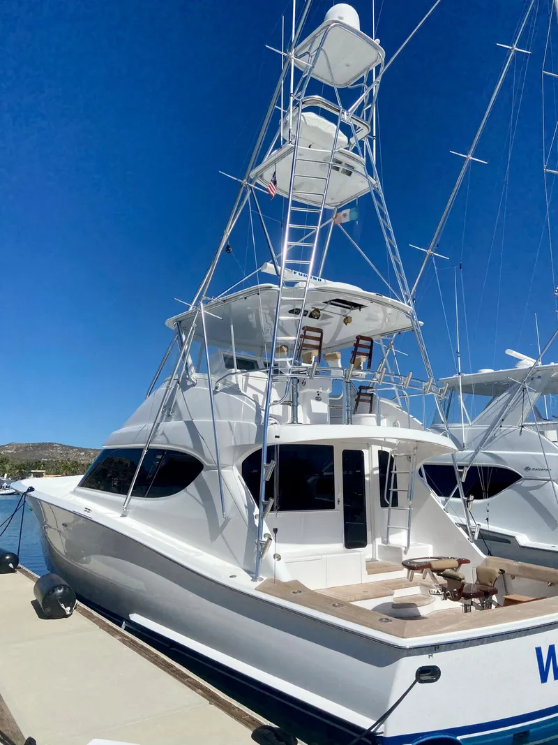 The Image of Hatteras 60 Convertible 2010 - 0