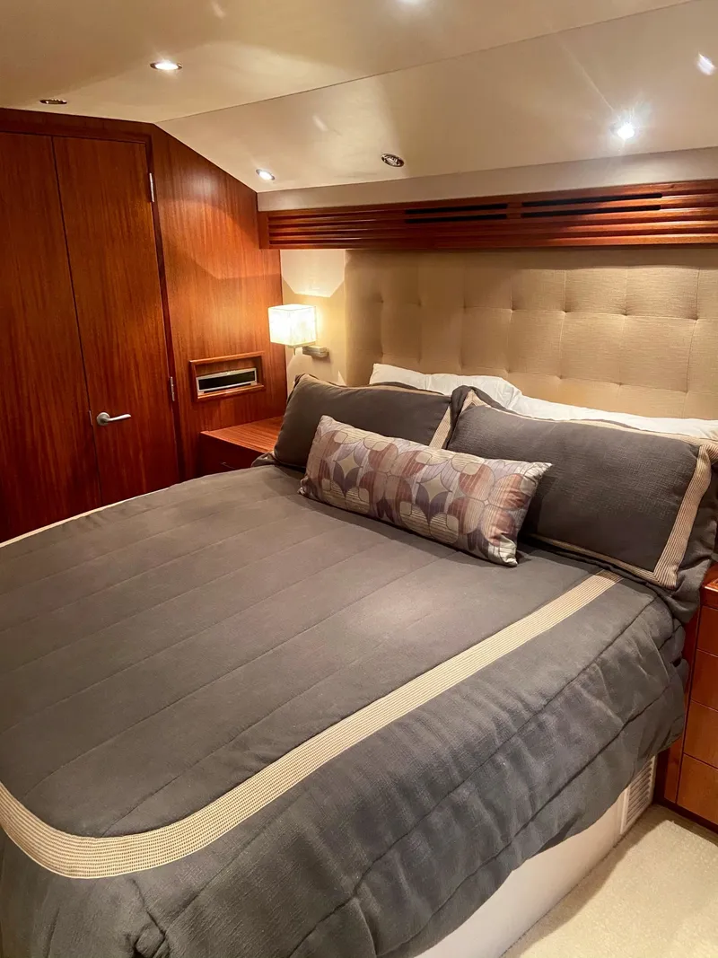 Slide: The Image of Hatteras 60 Convertible 2010 - 16