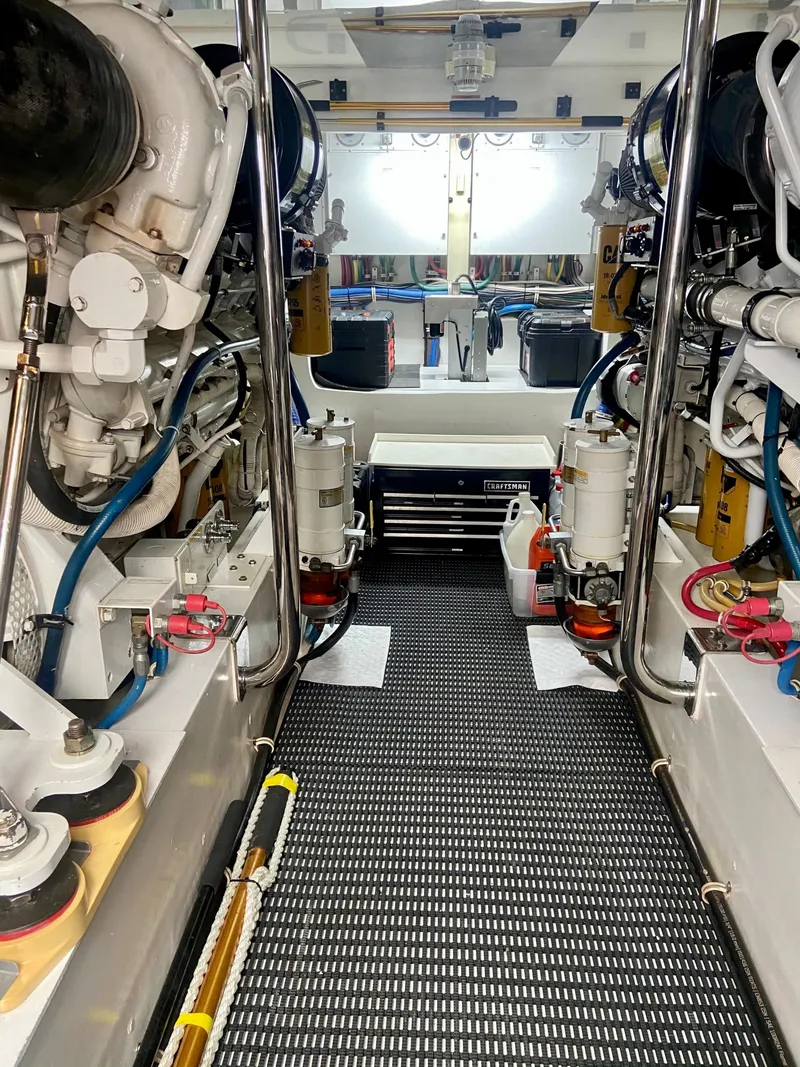Slide: The Image of Hatteras 60 Convertible 2010 - 19