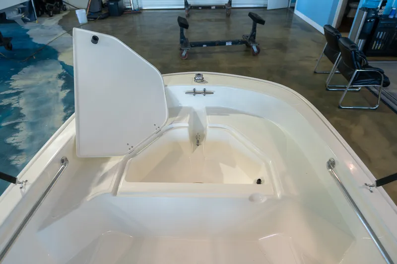 Slide: The Image of Boston Whaler 130 Super Sport 2025 - 10